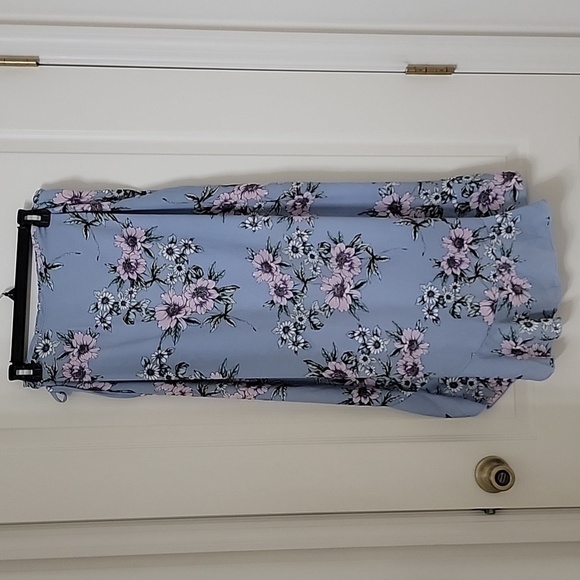 Charlotte Russe Size M Wedgewood Blue with Floral Pattern Wrap Skirt Gently Used - Picture 3 of 8